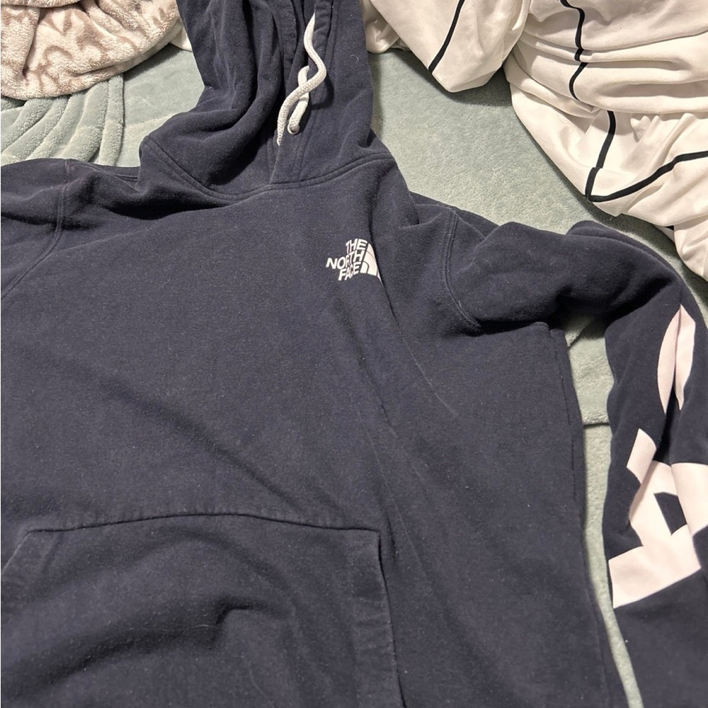 women’s size medium north face hoodie